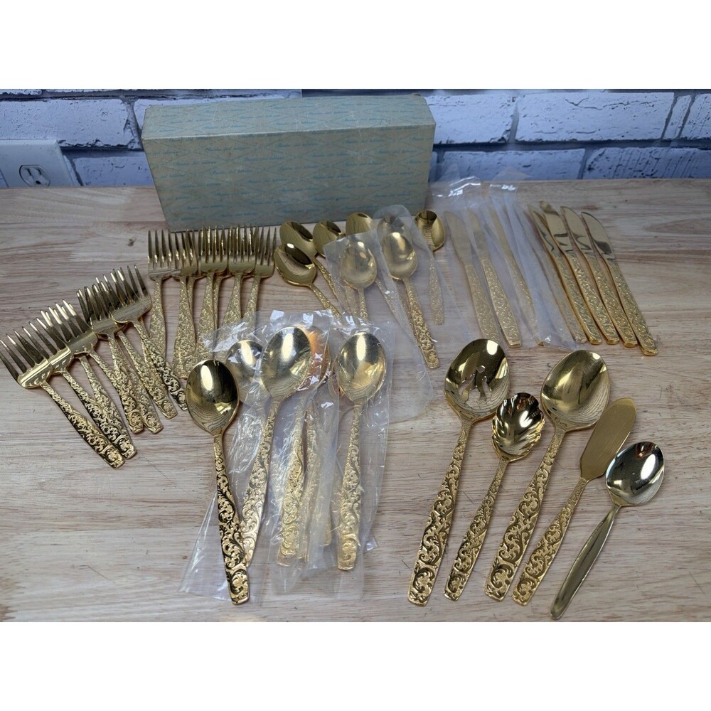 International Silver Golden Scroll Americana Golden Heritage 49 Pc Service 9 Vtg